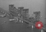 Standbild Nahverkehrszug fällt durch geöffnete Zugbrücke Newark New Jersey USA, 1958, aus Sekunde 8 historischem Filmmaterial Videoclip 65675056519