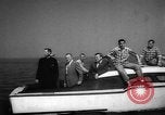 Standbild Nahverkehrszug fällt durch geöffnete Zugbrücke Newark New Jersey USA, 1958, aus Sekunde 30 historischem Filmmaterial Videoclip 65675056519