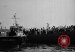Standbild Nahverkehrszug fällt durch geöffnete Zugbrücke Newark New Jersey USA, 1958, aus Sekunde 48 historischem Filmmaterial Videoclip 65675056519