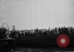 Standbild Nahverkehrszug fällt durch geöffnete Zugbrücke Newark New Jersey USA, 1958, aus Sekunde 51 historischem Filmmaterial Videoclip 65675056519