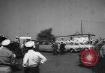 Standbild Nahverkehrszug fällt durch geöffnete Zugbrücke Newark New Jersey USA, 1958, aus Sekunde 53 historischem Filmmaterial Videoclip 65675056519