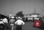 Standbild Nahverkehrszug fällt durch geöffnete Zugbrücke Newark New Jersey USA, 1958, aus Sekunde 55 historischem Filmmaterial Videoclip 65675056519