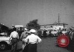 Standbild Nahverkehrszug fällt durch geöffnete Zugbrücke Newark New Jersey USA, 1958, aus Sekunde 56 historischem Filmmaterial Videoclip 65675056519