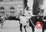 Immagine di Festival Quintana Foligno ITALIA, 1951, secondo 18 filmato di repertorio 65675056539