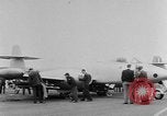Standbild British Air Show Farnborough England, 1951, aus Sekunde 12 historischem Filmmaterial Videoclip 65675056540