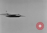 Standbild British Air Show Farnborough England, 1951, aus Sekunde 29 historischem Filmmaterial Videoclip 65675056540