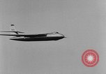 Standbild British Air Show Farnborough England, 1951, aus Sekunde 30 historischem Filmmaterial Videoclip 65675056540