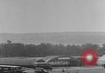 Standbild British Air Show Farnborough England, 1951, aus Sekunde 53 historischem Filmmaterial Videoclip 65675056540