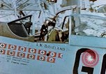 Immagine di I piloti pronti per la missione Germania, 1945, secondo 4 filmato di repertorio 65675056550