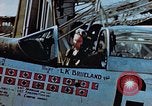Immagine di I piloti pronti per la missione Germania, 1945, secondo 8 filmato di repertorio 65675056550