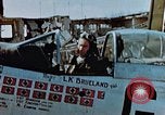 Immagine di I piloti pronti per la missione Germania, 1945, secondo 12 filmato di repertorio 65675056550