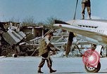 Immagine di I piloti pronti per la missione Germania, 1945, secondo 24 filmato di repertorio 65675056550