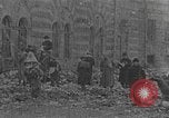 Immagine di Imperial soldati russi rivolta in Petrograd Pietrogrado Russia, 1917, secondo 28 filmato di repertorio 65675056575