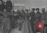 Immagine di Imperial soldati russi rivolta in Petrograd Pietrogrado Russia, 1917, secondo 42 filmato di repertorio 65675056575