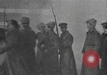 Immagine di Imperial soldati russi rivolta in Petrograd Pietrogrado Russia, 1917, secondo 44 filmato di repertorio 65675056575