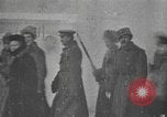 Immagine di Imperial soldati russi rivolta in Petrograd Pietrogrado Russia, 1917, secondo 46 filmato di repertorio 65675056575