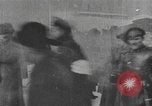 Immagine di Imperial soldati russi rivolta in Petrograd Pietrogrado Russia, 1917, secondo 51 filmato di repertorio 65675056575