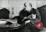 Image Vladimir Lénine avec son chat la Russie, 1917, de la seconde 4 séquences d'archives historiques vidéo 65675056590