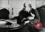 Image Vladimir Lénine avec son chat la Russie, 1917, de la seconde 7 séquences d'archives historiques vidéo 65675056590