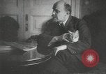 Image Vladimir Lénine avec son chat la Russie, 1917, de la seconde 14 séquences d'archives historiques vidéo 65675056590