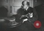 Image Vladimir Lénine avec son chat la Russie, 1917, de la seconde 16 séquences d'archives historiques vidéo 65675056590