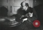 Image Vladimir Lénine avec son chat la Russie, 1917, de la seconde 19 séquences d'archives historiques vidéo 65675056590