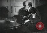 Image Vladimir Lénine avec son chat la Russie, 1917, de la seconde 20 séquences d'archives historiques vidéo 65675056590