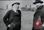 Immagine di Leader bolscevico Vladimir Lenin e Lev Kamenev Mosca Russia Unione Sovietica, 1918, secondo 4 filmato di repertorio 65675056595