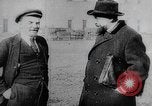 Immagine di Leader bolscevico Vladimir Lenin e Lev Kamenev Mosca Russia Unione Sovietica, 1918, secondo 7 filmato di repertorio 65675056595