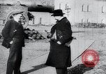 Immagine di Leader bolscevico Vladimir Lenin e Lev Kamenev Mosca Russia Unione Sovietica, 1918, secondo 14 filmato di repertorio 65675056595