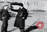 Immagine di Leader bolscevico Vladimir Lenin e Lev Kamenev Mosca Russia Unione Sovietica, 1918, secondo 20 filmato di repertorio 65675056595