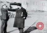 Immagine di Leader bolscevico Vladimir Lenin e Lev Kamenev Mosca Russia Unione Sovietica, 1918, secondo 22 filmato di repertorio 65675056595