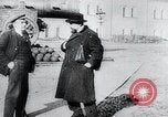 Immagine di Leader bolscevico Vladimir Lenin e Lev Kamenev Mosca Russia Unione Sovietica, 1918, secondo 24 filmato di repertorio 65675056595