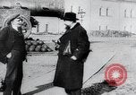 Immagine di Leader bolscevico Vladimir Lenin e Lev Kamenev Mosca Russia Unione Sovietica, 1918, secondo 27 filmato di repertorio 65675056595