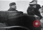 Immagine di Leader bolscevico Vladimir Lenin e Lev Kamenev Mosca Russia Unione Sovietica, 1918, secondo 31 filmato di repertorio 65675056595