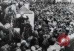 Immagine di Marzo dai dimostranti La Russia, 1917, secondo 27 filmato di repertorio 65675056599