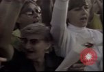 Standbild Wasserschläuche auf Demonstranten in Polen Krise verwendet Polen, 1981, aus Sekunde 9 historischem Filmmaterial Videoclip 65675056622