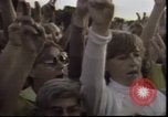 Standbild Wasserschläuche auf Demonstranten in Polen Krise verwendet Polen, 1981, aus Sekunde 10 historischem Filmmaterial Videoclip 65675056622