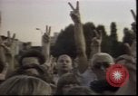 Standbild Wasserschläuche auf Demonstranten in Polen Krise verwendet Polen, 1981, aus Sekunde 13 historischem Filmmaterial Videoclip 65675056622