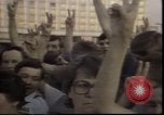 Standbild Wasserschläuche auf Demonstranten in Polen Krise verwendet Polen, 1981, aus Sekunde 17 historischem Filmmaterial Videoclip 65675056622