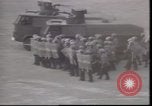 Standbild Wasserschläuche auf Demonstranten in Polen Krise verwendet Polen, 1981, aus Sekunde 18 historischem Filmmaterial Videoclip 65675056622