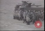 Standbild Wasserschläuche auf Demonstranten in Polen Krise verwendet Polen, 1981, aus Sekunde 20 historischem Filmmaterial Videoclip 65675056622