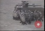 Standbild Wasserschläuche auf Demonstranten in Polen Krise verwendet Polen, 1981, aus Sekunde 21 historischem Filmmaterial Videoclip 65675056622
