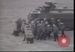 Standbild Wasserschläuche auf Demonstranten in Polen Krise verwendet Polen, 1981, aus Sekunde 24 historischem Filmmaterial Videoclip 65675056622