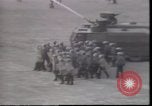 Standbild Wasserschläuche auf Demonstranten in Polen Krise verwendet Polen, 1981, aus Sekunde 25 historischem Filmmaterial Videoclip 65675056622