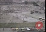 Standbild Wasserschläuche auf Demonstranten in Polen Krise verwendet Polen, 1981, aus Sekunde 32 historischem Filmmaterial Videoclip 65675056622