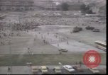 Standbild Wasserschläuche auf Demonstranten in Polen Krise verwendet Polen, 1981, aus Sekunde 33 historischem Filmmaterial Videoclip 65675056622