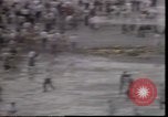 Standbild Wasserschläuche auf Demonstranten in Polen Krise verwendet Polen, 1981, aus Sekunde 38 historischem Filmmaterial Videoclip 65675056622