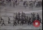 Standbild Wasserschläuche auf Demonstranten in Polen Krise verwendet Polen, 1981, aus Sekunde 40 historischem Filmmaterial Videoclip 65675056622
