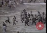 Standbild Wasserschläuche auf Demonstranten in Polen Krise verwendet Polen, 1981, aus Sekunde 41 historischem Filmmaterial Videoclip 65675056622